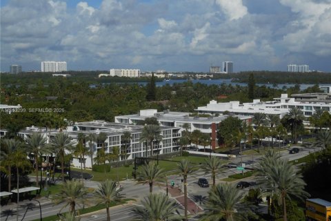 Condominio en venta en Bal Harbour, Florida, 1 dormitorio, 94.67 m2 № 2007582 - foto 27