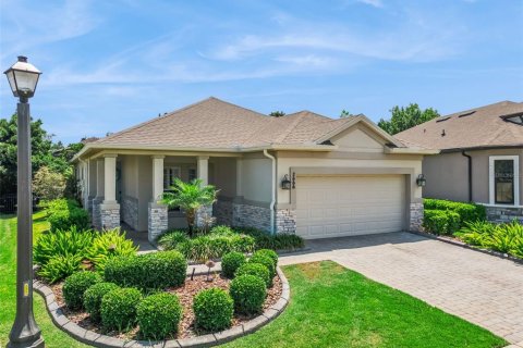 House in Clermont, Florida 2 bedrooms, 201.78 sq.m. № 2298487