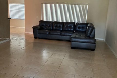 Villa ou maison à vendre à Kissimmee, Floride: 2 chambres, 190.45 m2 № 1996063 - photo 21