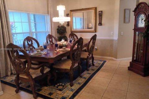 Villa ou maison à vendre à Kissimmee, Floride: 2 chambres, 190.45 m2 № 1996063 - photo 3