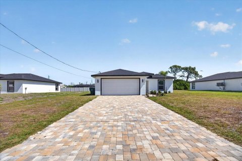 Villa ou maison à louer à Port Charlotte, Floride: 3 chambres, 117.99 m2 № 2214427 - photo 2