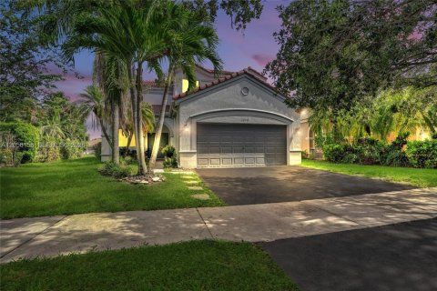 House in Weston, Florida 5 bedrooms, 230.4 sq.m. № 2246444