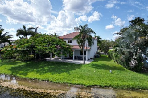 Villa ou maison à vendre à Weston, Floride: 5 chambres, 230.4 m2 № 2246444 - photo 3