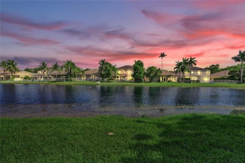 Villa ou maison à vendre à Weston, Floride: 5 chambres, 230.4 m2 № 2246444 - photo 4