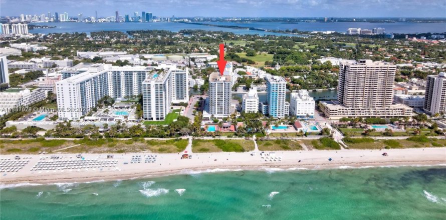 Condominio en Miami Beach, Florida, 2 dormitorios № 1849237
