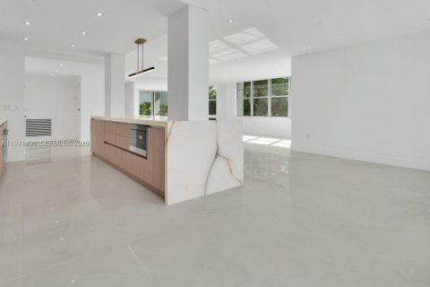 Condominio en venta en Miami Beach, Florida, 2 dormitorios, 170.01 m2 № 1999728 - foto 10