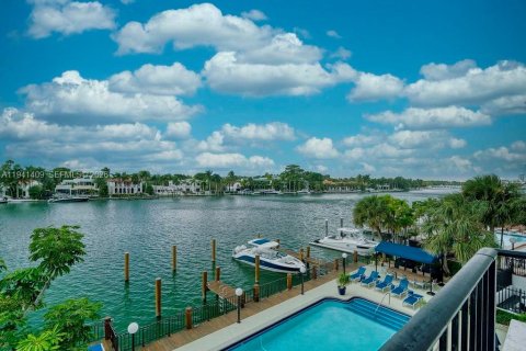 Condominio en venta en Miami Beach, Florida, 2 dormitorios, 170.01 m2 № 1999728 - foto 19