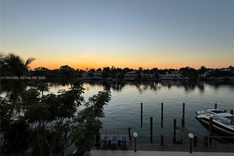 Condominio en venta en Miami Beach, Florida, 2 dormitorios, 170.01 m2 № 1999728 - foto 25