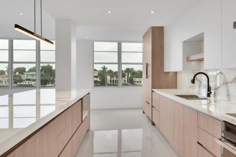 Condominio en Miami Beach, Florida, 2 dormitorios  № 1999728