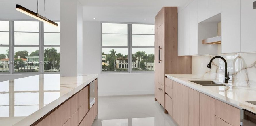 Condominio en Miami Beach, Florida, 2 dormitorios  № 1999728