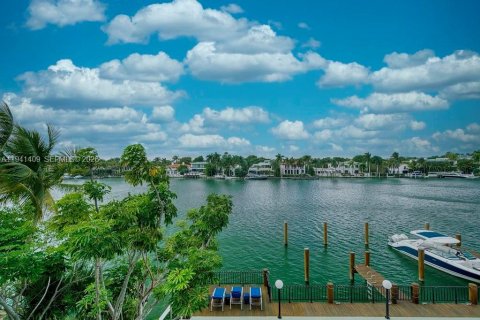 Condominio en venta en Miami Beach, Florida, 2 dormitorios, 170.01 m2 № 1999728 - foto 16