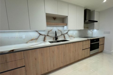 Condominio en venta en Miami Beach, Florida, 2 dormitorios, 170.01 m2 № 1999728 - foto 15