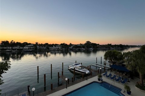 Condominio en venta en Miami Beach, Florida, 2 dormitorios, 170.01 m2 № 1999728 - foto 24