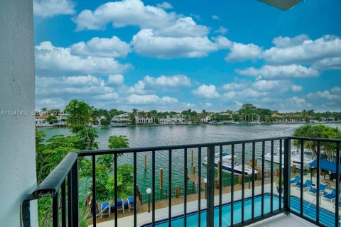 Condominio en venta en Miami Beach, Florida, 2 dormitorios, 170.01 m2 № 1999728 - foto 17