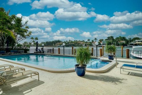 Condominio en venta en Miami Beach, Florida, 2 dormitorios, 170.01 m2 № 1999728 - foto 20
