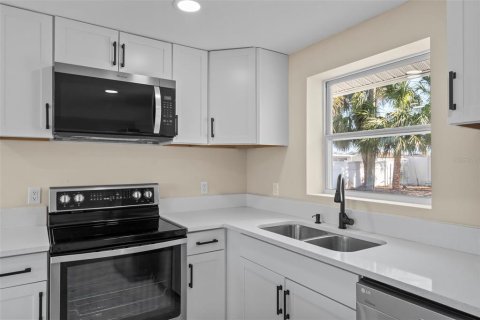 Villa ou maison à vendre à Bradenton, Floride: 4 chambres, 177.63 m2 № 2310770 - photo 11