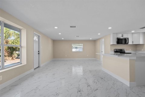 Villa ou maison à vendre à Bradenton, Floride: 4 chambres, 177.63 m2 № 2310770 - photo 7
