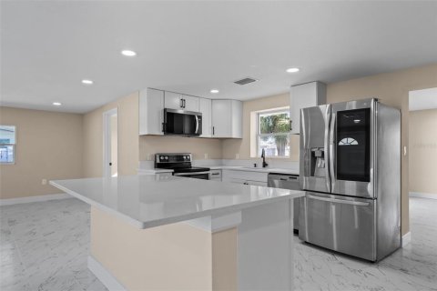 Villa ou maison à vendre à Bradenton, Floride: 4 chambres, 177.63 m2 № 2310770 - photo 8