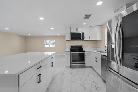 Villa ou maison à vendre à Bradenton, Floride: 4 chambres, 177.63 m2 № 2310770 - photo 10