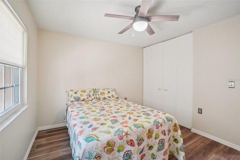 Condo in Port Richey, Florida, 2 bedrooms № 2141951 - photo 11