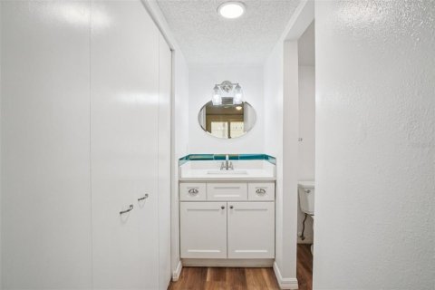 Condo in Port Richey, Florida, 2 bedrooms № 2141951 - photo 20