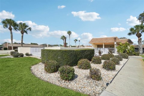 Condo in Port Richey, Florida, 2 bedrooms № 2141951 - photo 29