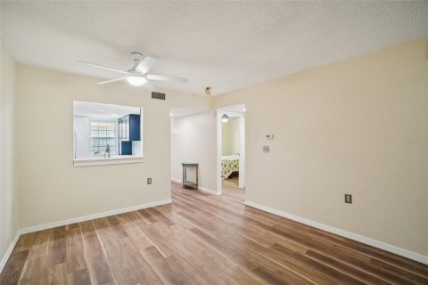 Condo in Port Richey, Florida, 2 bedrooms  № 2141951 - photo 13