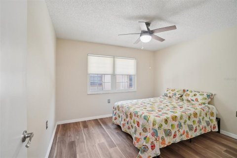 Condo in Port Richey, Florida, 2 bedrooms  № 2141951 - photo 10