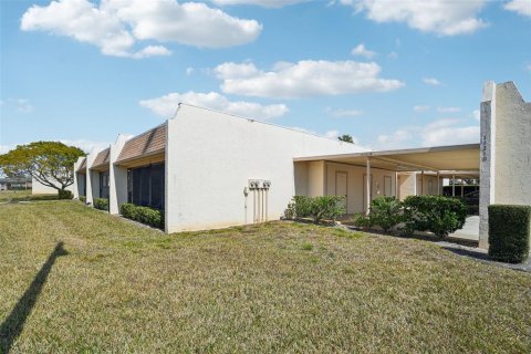 Condo in Port Richey, Florida, 2 bedrooms № 2141951 - photo 27