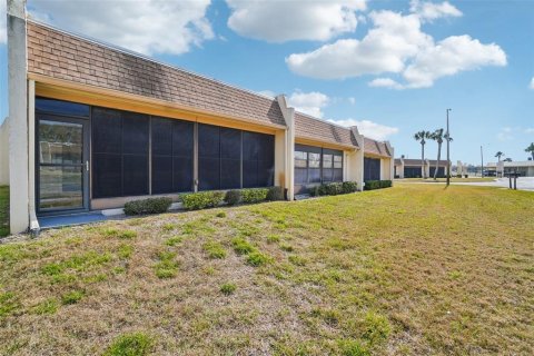 Condo in Port Richey, Florida, 2 bedrooms № 2141951 - photo 26