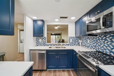 Condo in Port Richey, Florida, 2 bedrooms № 2141951 - photo 7
