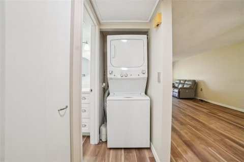 Condo in Port Richey, Florida, 2 bedrooms № 2141951 - photo 9
