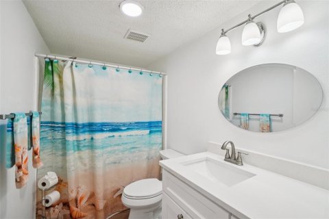 Condo in Port Richey, Florida, 2 bedrooms № 2141951 - photo 8