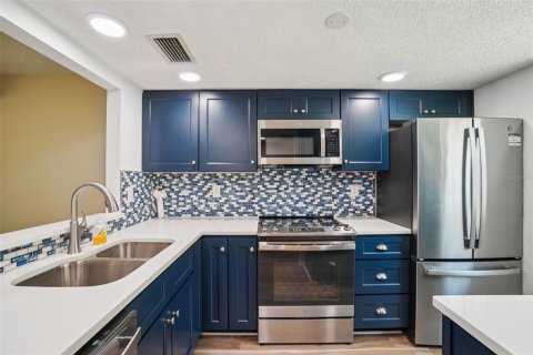 Condo in Port Richey, Florida, 2 bedrooms № 2141951 - photo 5