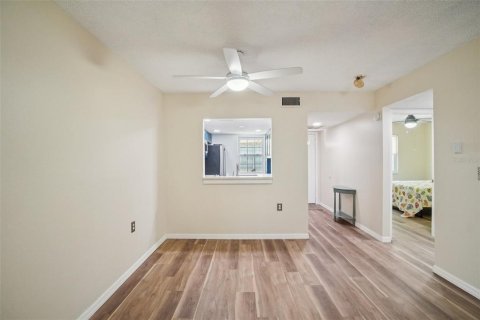 Condo in Port Richey, Florida, 2 bedrooms № 2141951 - photo 14