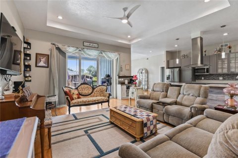 Casa en venta en Port Charlotte, Florida, 4 dormitorios, 225.94 m2 № 2230489 - foto 3
