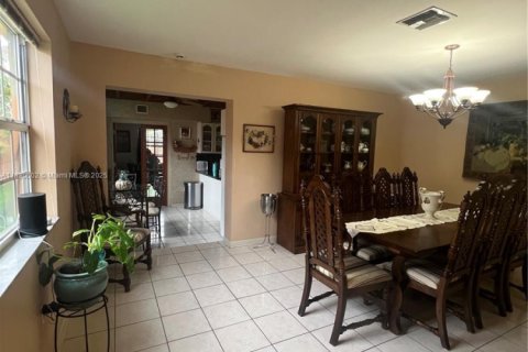Commercial property in Miami, Florida 231.51 sq.m. № 1811824 - photo 8