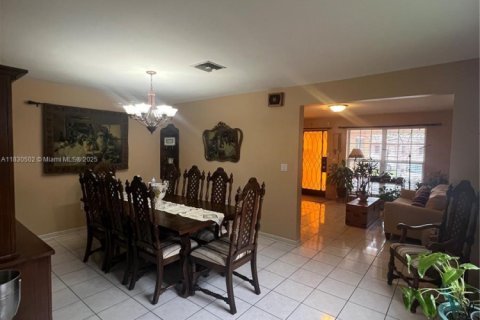 Commercial property in Miami, Florida 231.51 sq.m. № 1811824 - photo 9