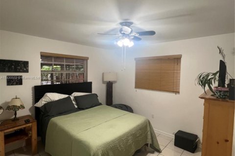 Commercial property in Miami, Florida 231.51 sq.m. № 1811824 - photo 16
