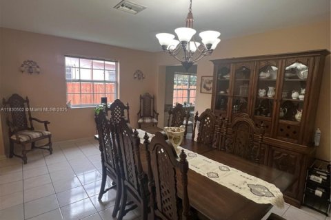Commercial property in Miami, Florida 231.51 sq.m. № 1811824 - photo 11