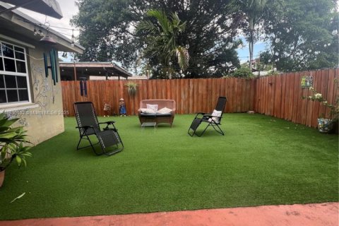 Commercial property in Miami, Florida 231.51 sq.m. № 1811824 - photo 23
