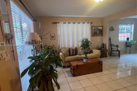 Commercial property in Miami, Florida 231.51 sq.m. № 1811824 - photo 5