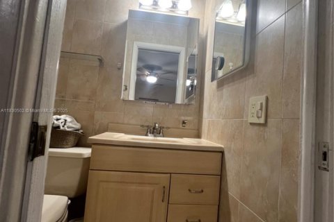Commercial property in Miami, Florida 231.51 sq.m. № 1811824 - photo 21