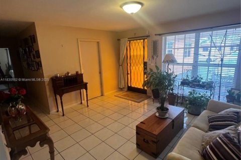 Commercial property in Miami, Florida 231.51 sq.m. № 1811824 - photo 7