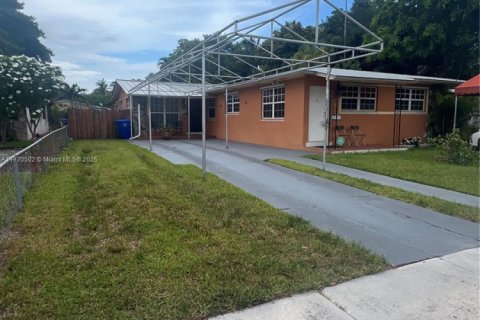 Commercial property in Miami, Florida 231.51 sq.m. № 1811824 - photo 2