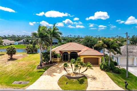 Casa en Rotonda, Florida 3 dormitorios, 233.56 m2 № 2141486