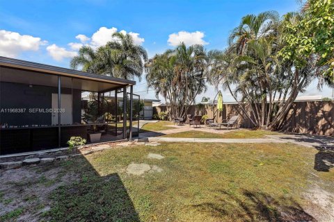 House in Lake Worth, Florida 3 bedrooms № 2031789 - photo 24