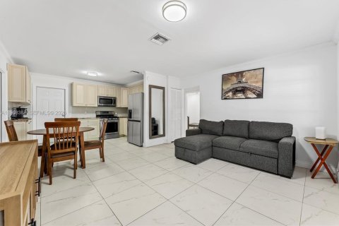 House in Lake Worth, Florida 3 bedrooms № 2031789 - photo 6