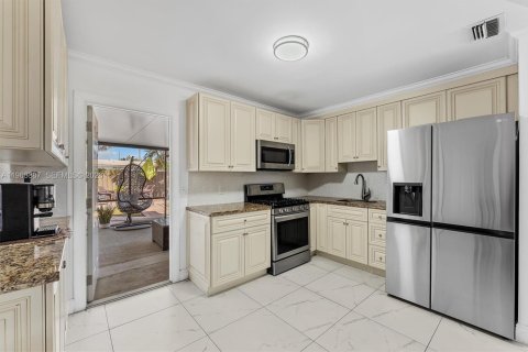 House in Lake Worth, Florida 3 bedrooms № 2031789 - photo 10