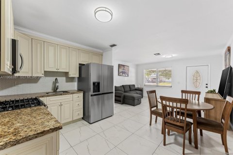 House in Lake Worth, Florida 3 bedrooms № 2031789 - photo 11